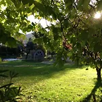Crossways Country Inn