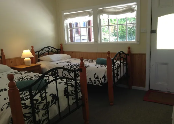Crossways Country Inn