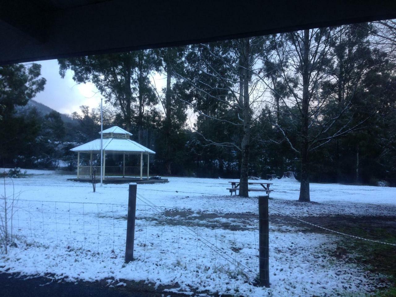 Crossways Country Motel